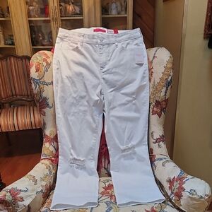 Jennifer Lopez White Curvy Capri Jeans
